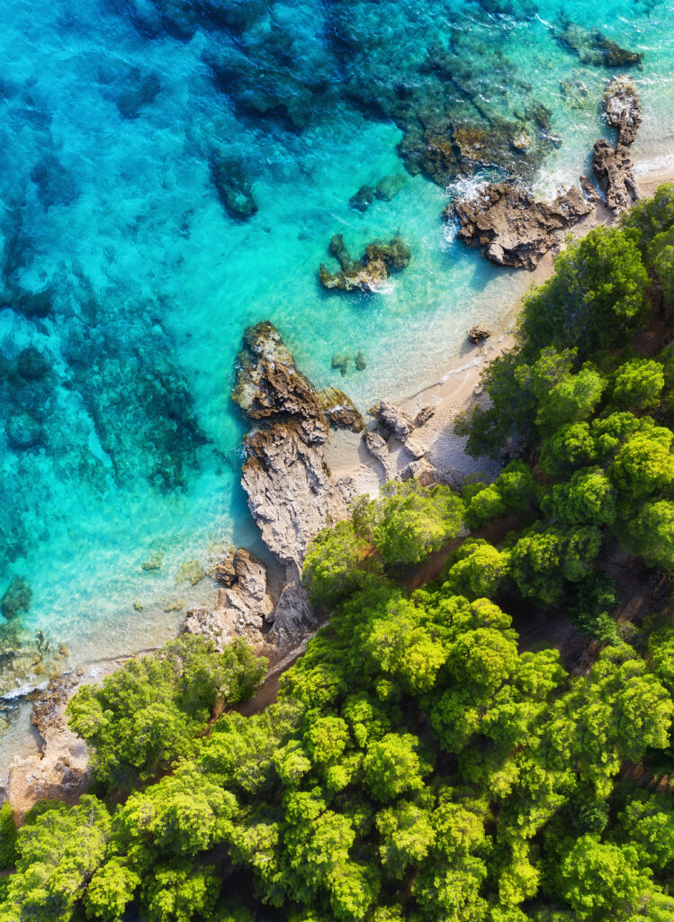 Costa de aguas cristalinas en Croacia 